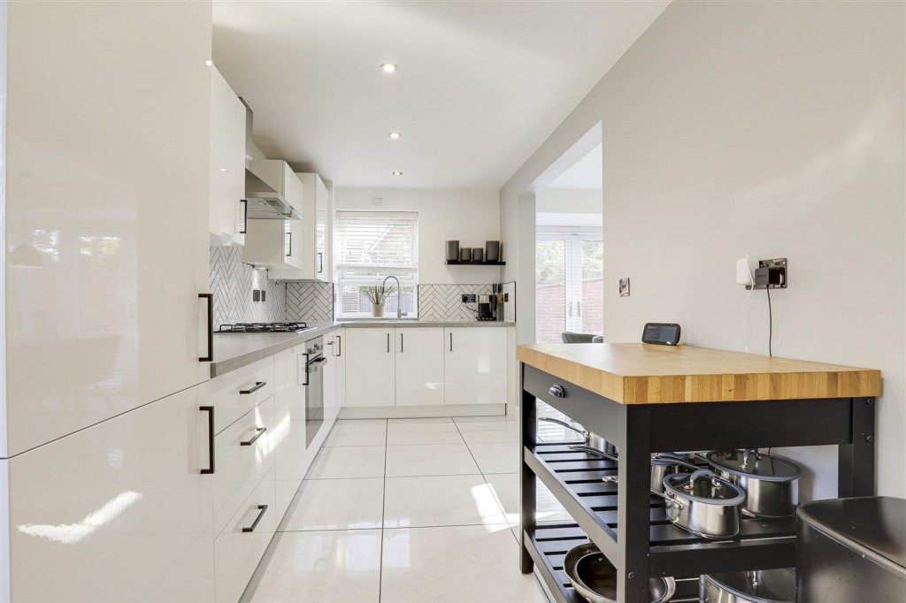 Gum Tree Close, Edwalton, NG12