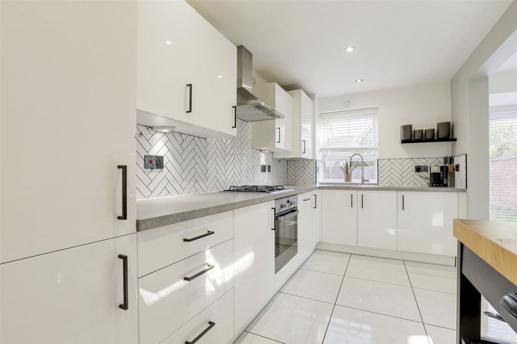 Gum Tree Close, Edwalton, NG12