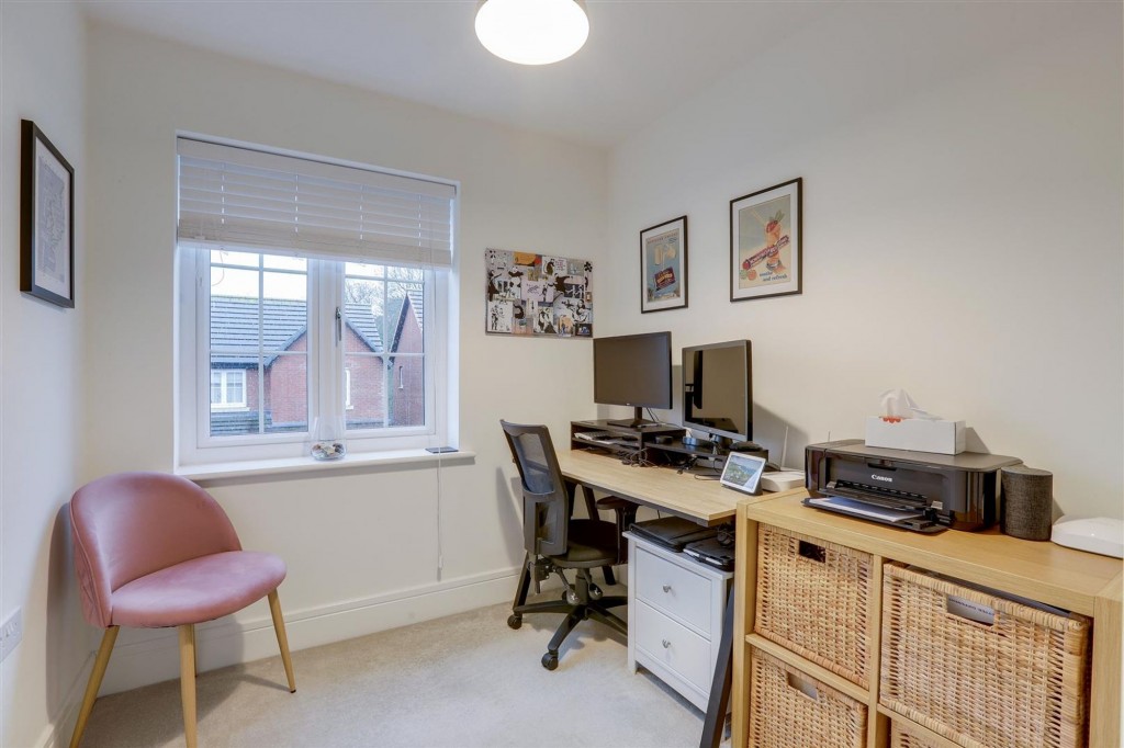 Damstead Park Avenue, Alfreton, DE55