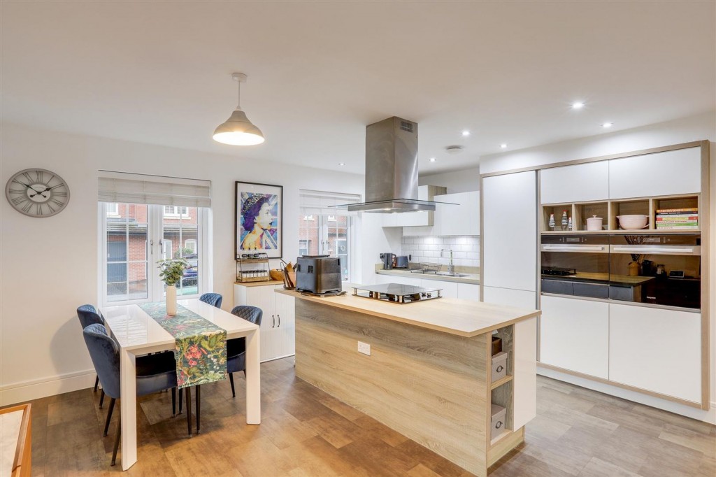 Damstead Park Avenue, Alfreton, DE55