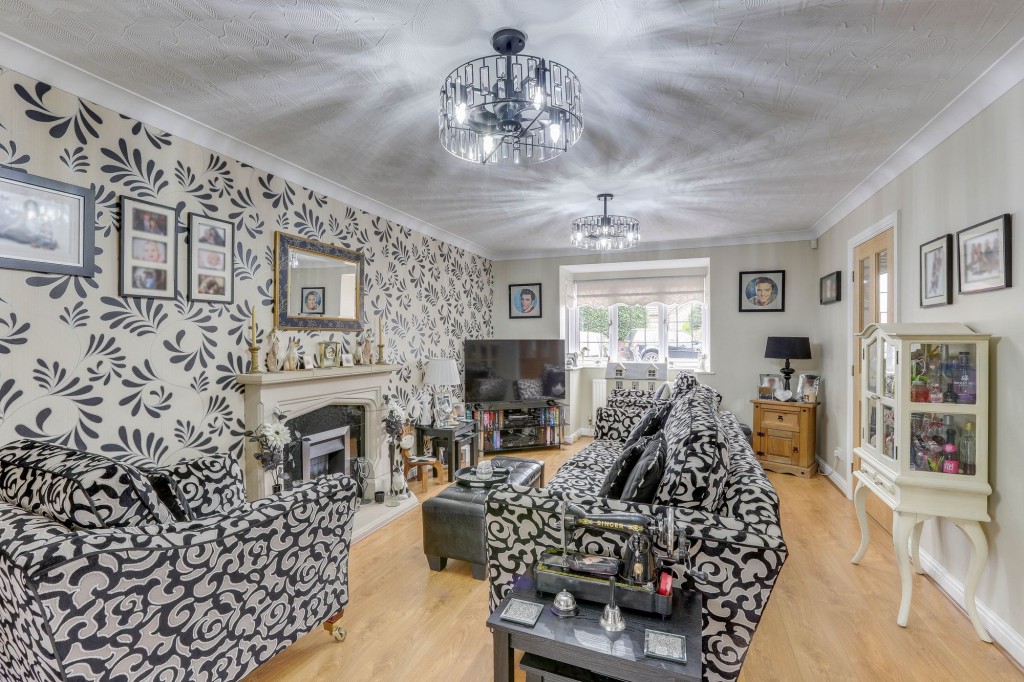 The Pines, Draycott, DE72