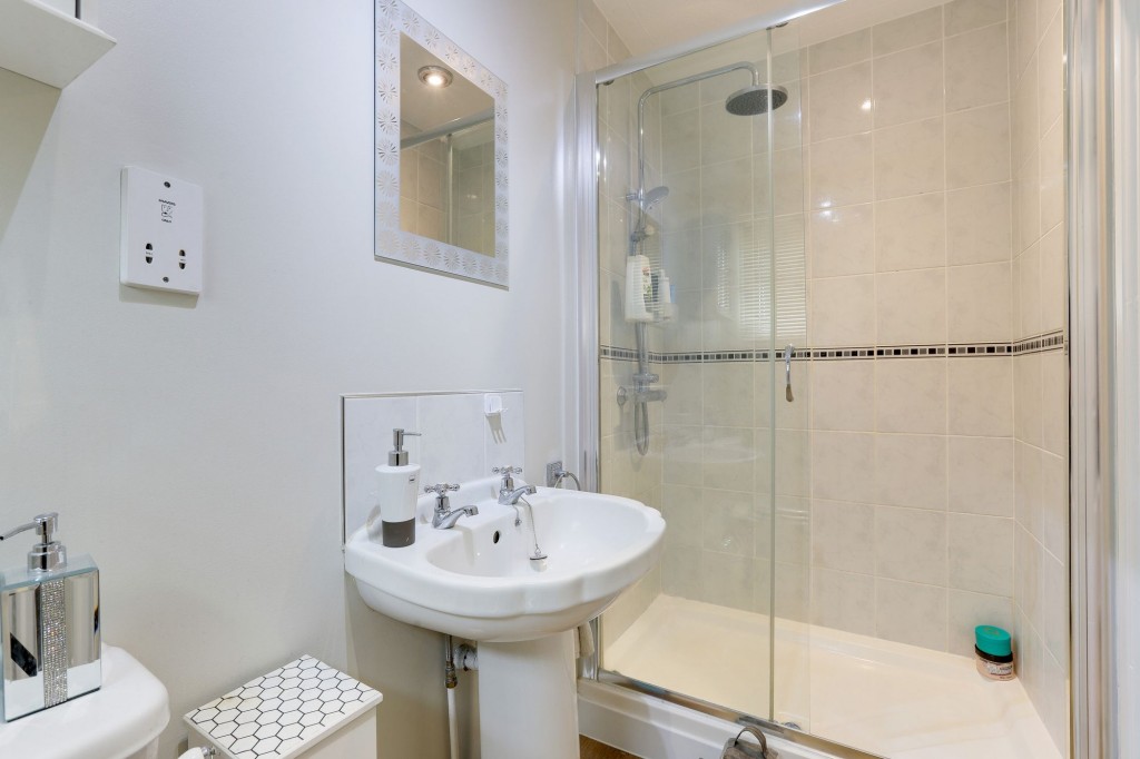 The Pines, Draycott, DE72