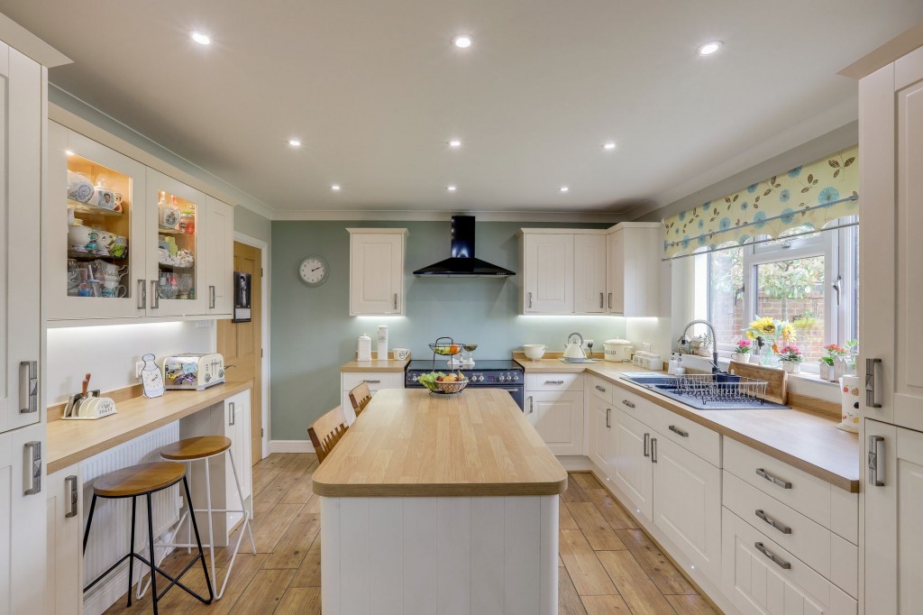 The Pines, Draycott, DE72