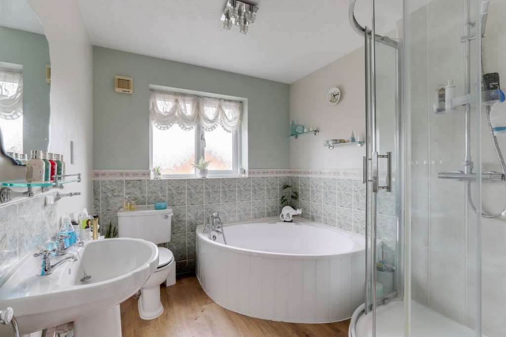 The Pines, Draycott, DE72