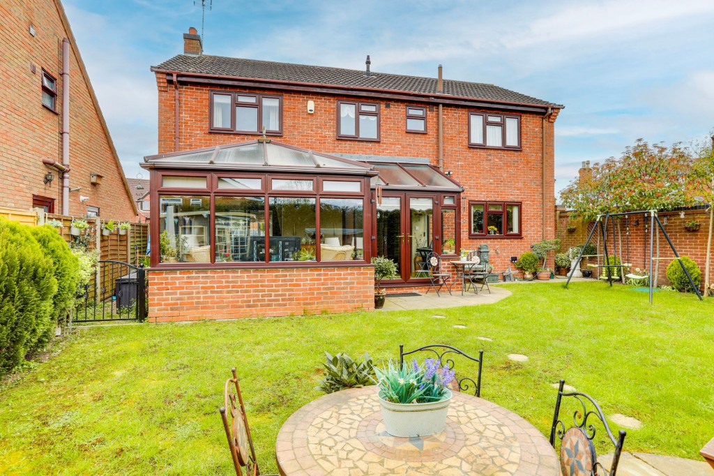 The Pines, Draycott, DE72