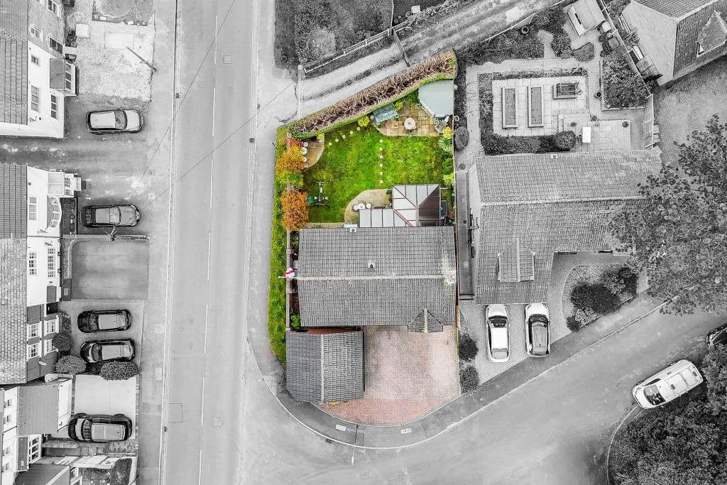 The Pines, Draycott, DE72