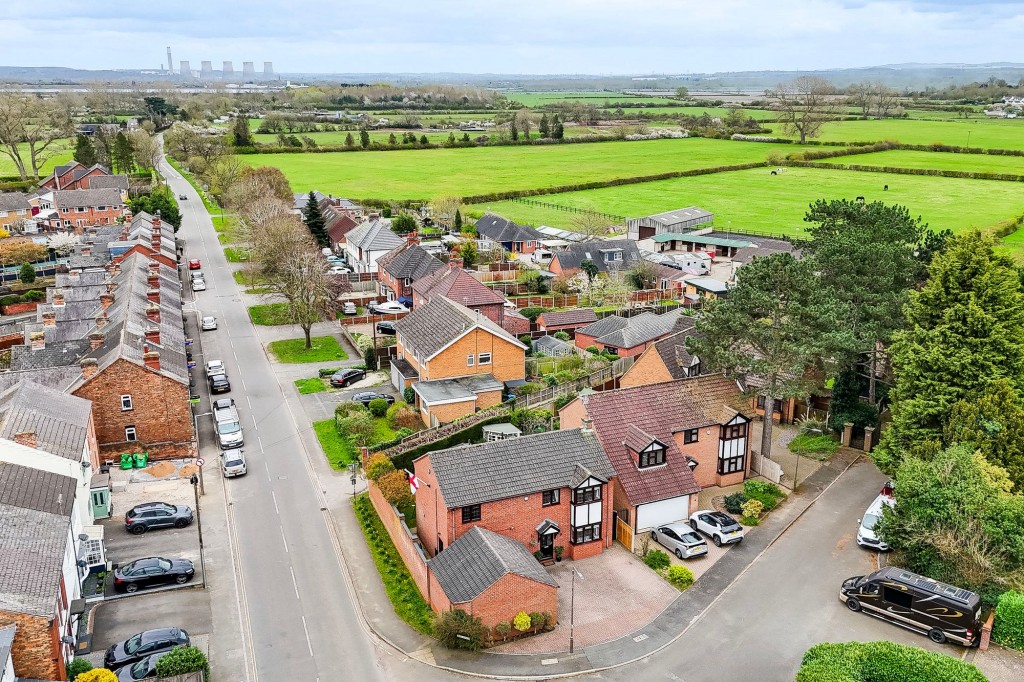 The Pines, Draycott, DE72