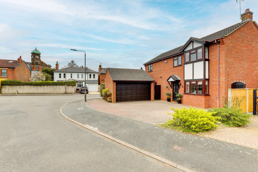 The Pines, Draycott, DE72