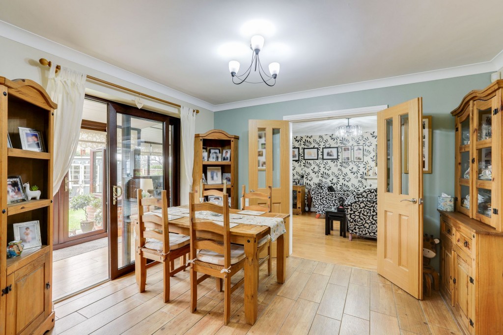 The Pines, Draycott, DE72