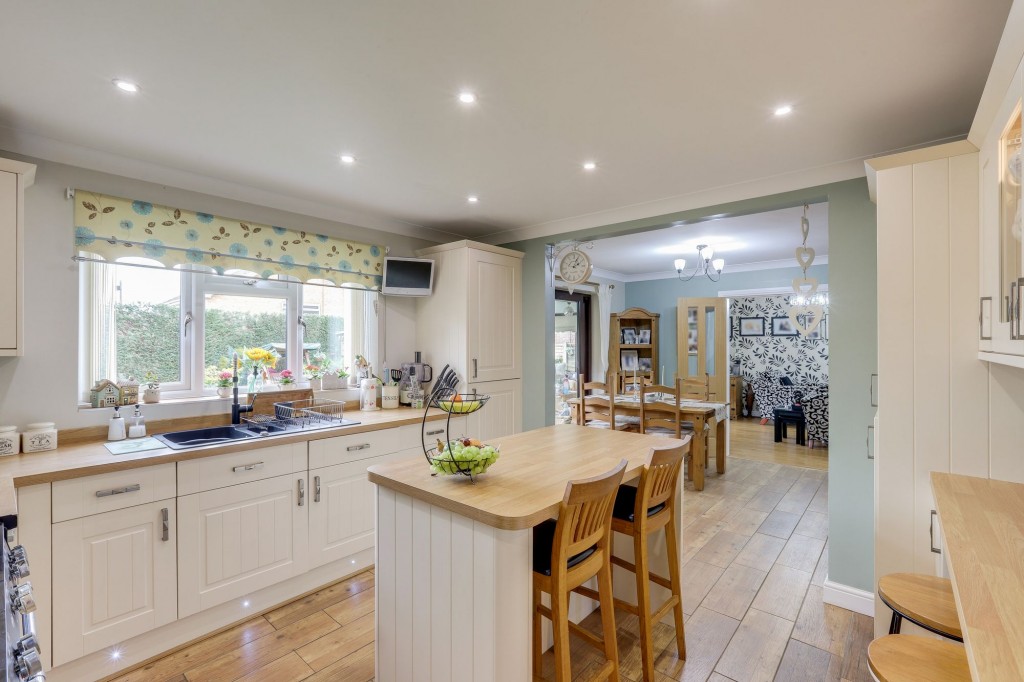 The Pines, Draycott, DE72