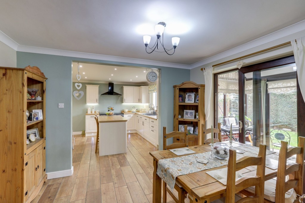 The Pines, Draycott, DE72