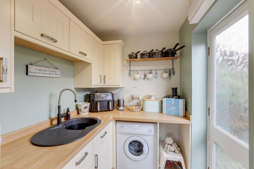 The Pines, Draycott, DE72
