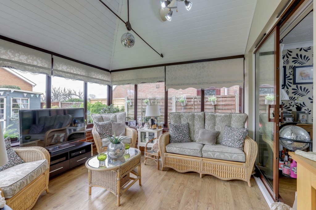 The Pines, Draycott, DE72