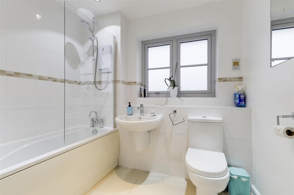 Martindale Close, Gamston, NG2