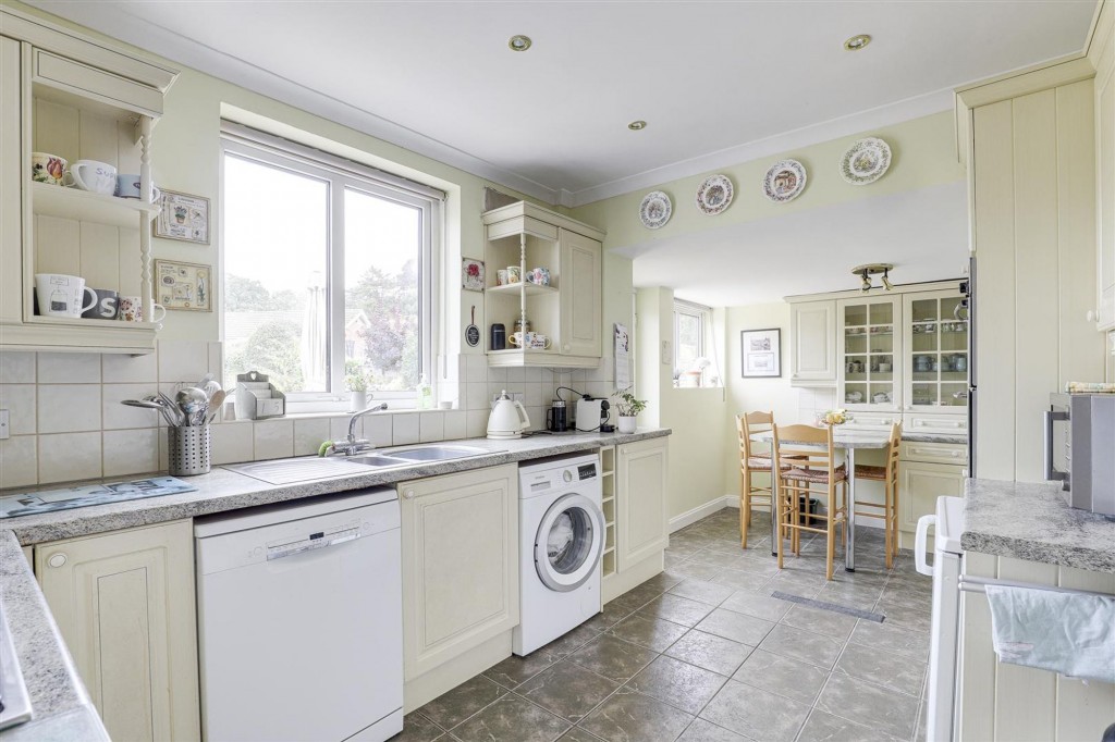 Petworth Avenue, Toton, NG9