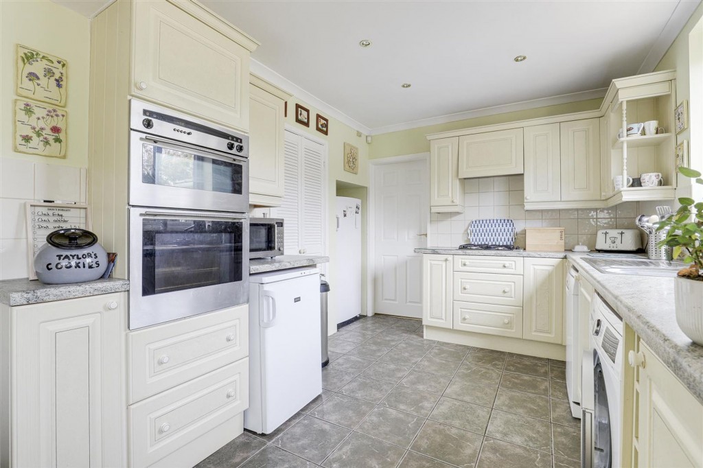 Petworth Avenue, Toton, NG9