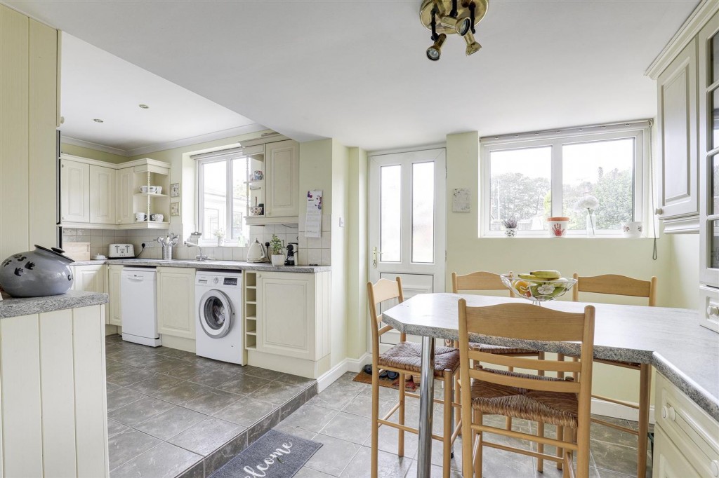 Petworth Avenue, Toton, NG9