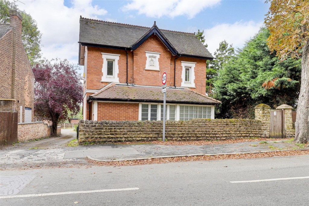 Mapperley Hall Drive, Nottingham, NG3