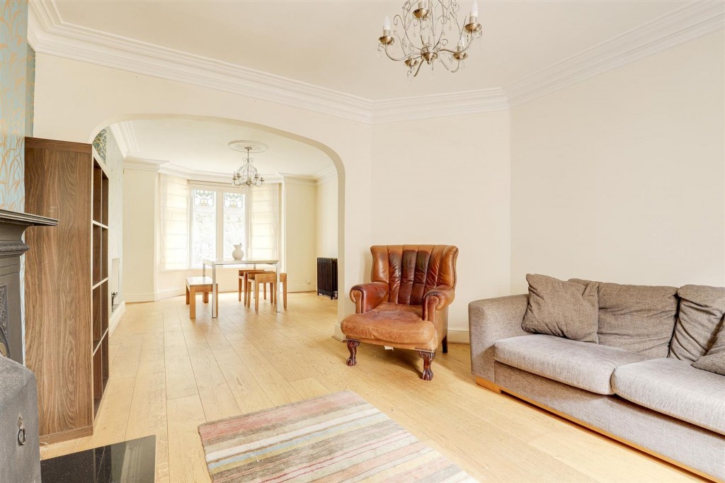 Mapperley Hall Drive, Nottingham, NG3