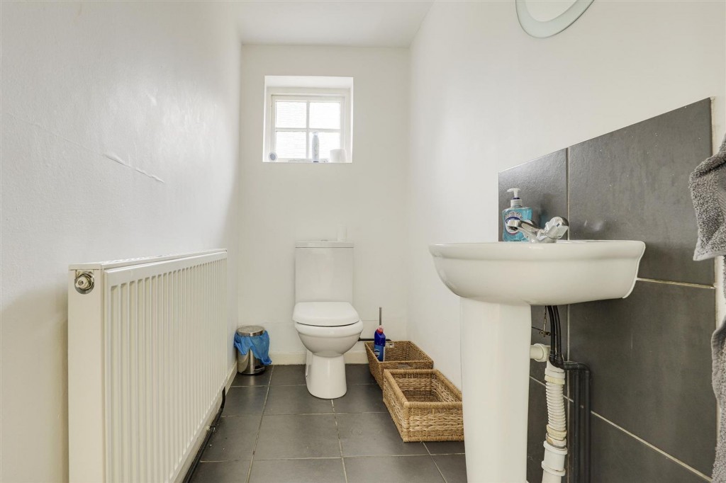 Mapperley Hall Drive, Nottingham, NG3