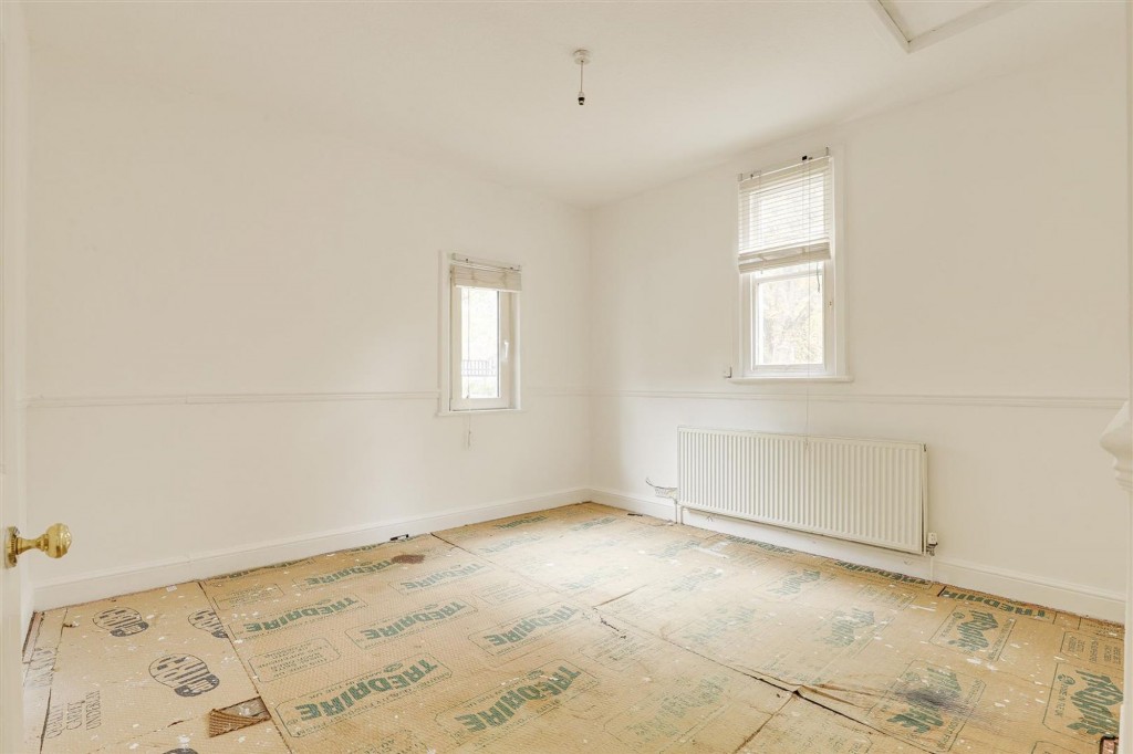 Mapperley Hall Drive, Nottingham, NG3