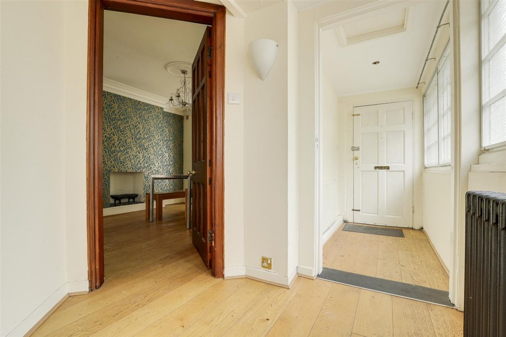 Mapperley Hall Drive, Nottingham, NG3