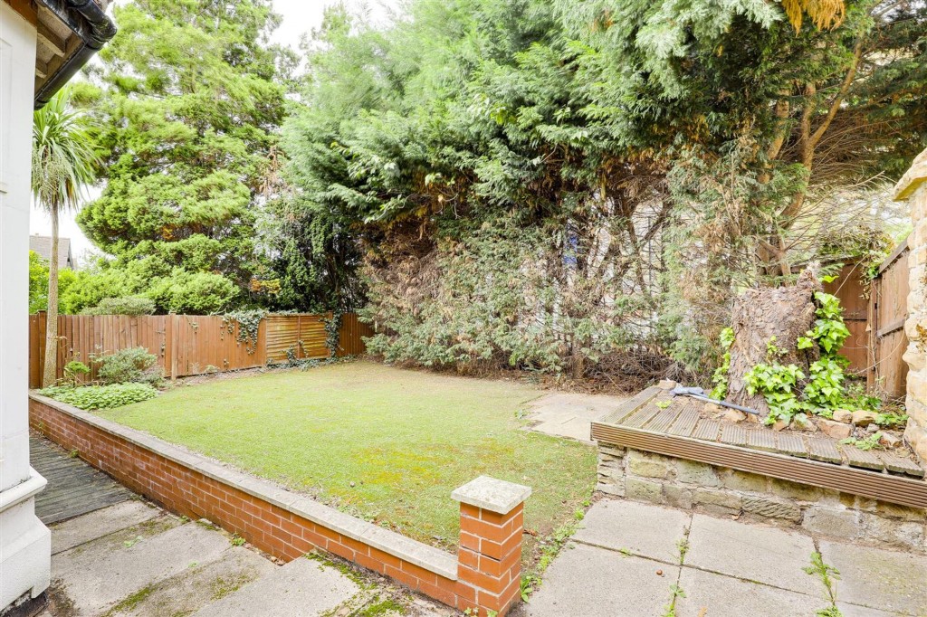 Mapperley Hall Drive, Nottingham, NG3