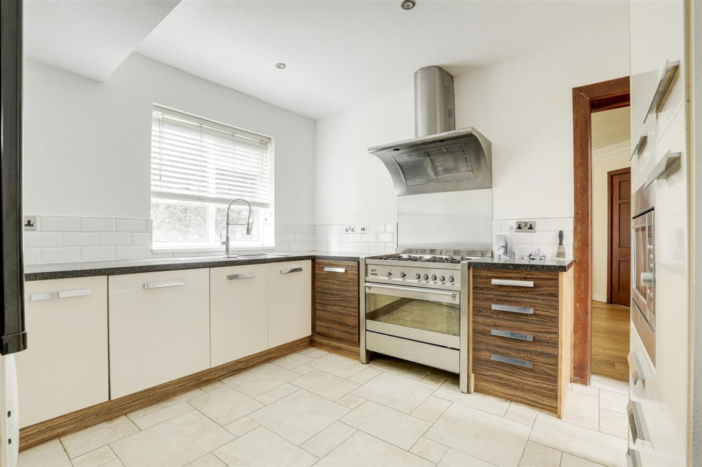 Mapperley Hall Drive, Nottingham, NG3