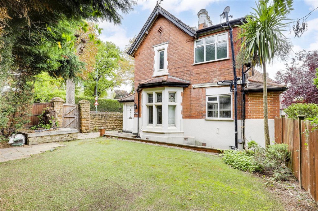 Mapperley Hall Drive, Nottingham, NG3