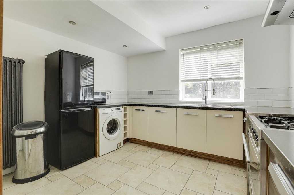 Mapperley Hall Drive, Nottingham, NG3