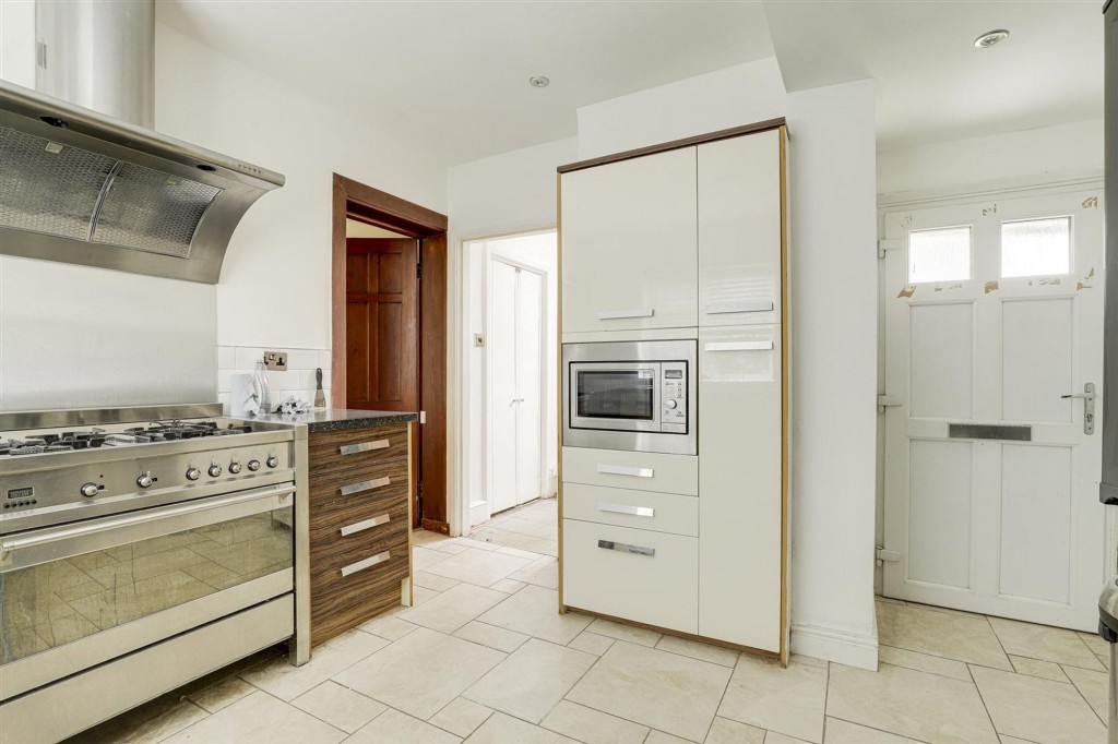 Mapperley Hall Drive, Nottingham, NG3