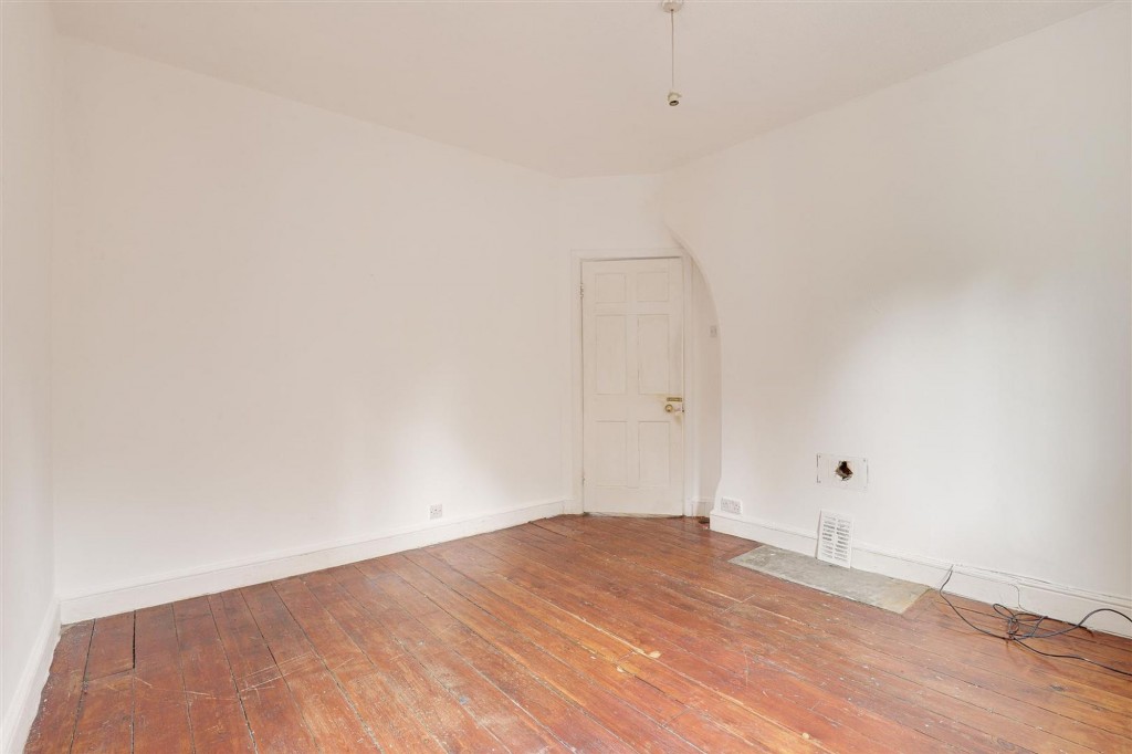 Mapperley Hall Drive, Nottingham, NG3