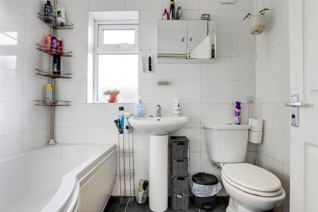 Highfield Drive, Carlton, NG4