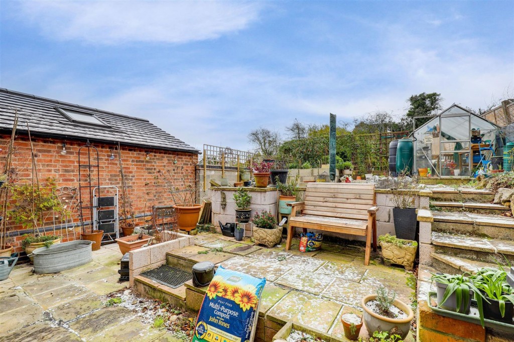 Highfield Drive, Carlton, NG4