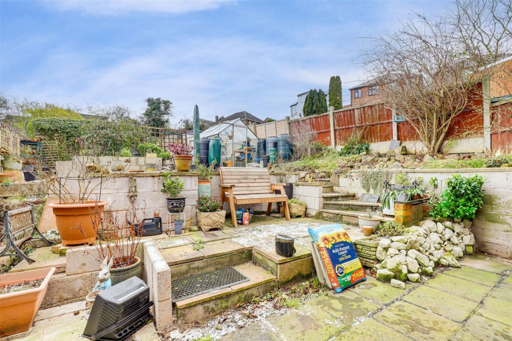 Highfield Drive, Carlton, NG4