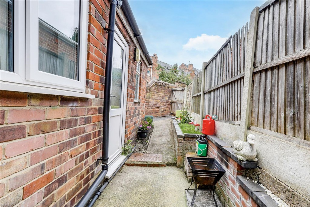 Dornoch Avenue, Nottingham, NG5