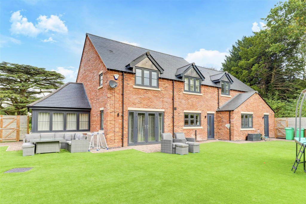 Rectory Mews, Clifton Village, NG11