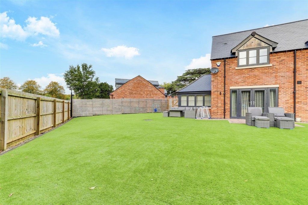 Rectory Mews, Clifton Village, NG11