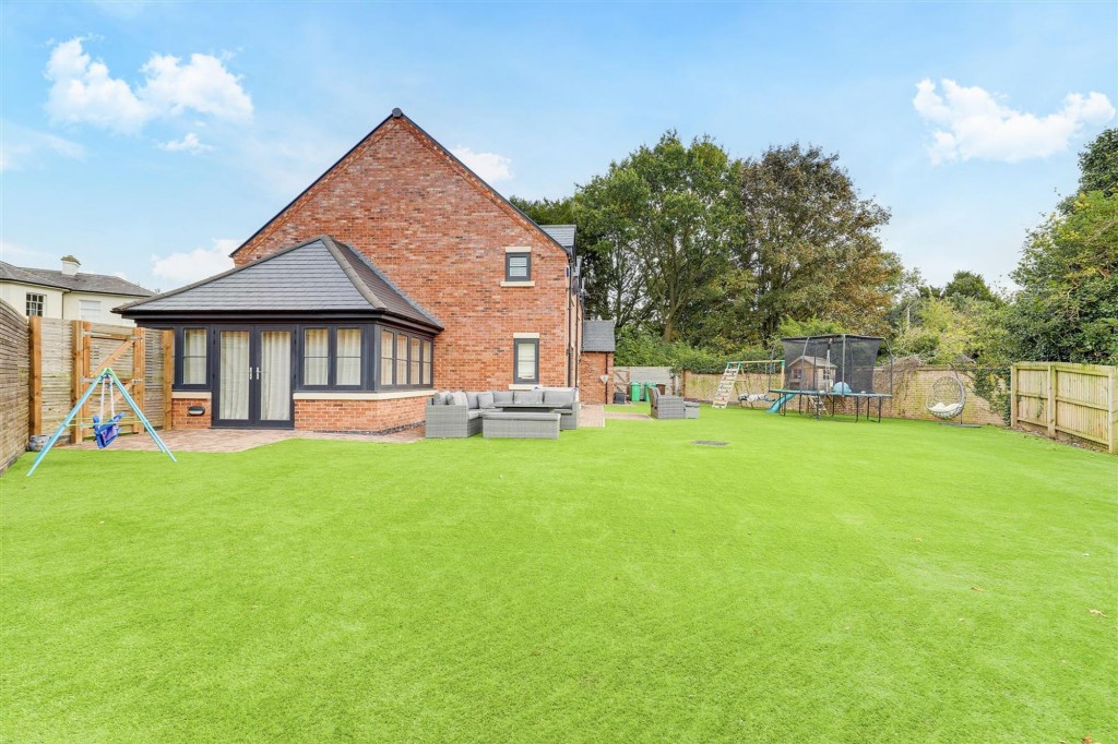 Rectory Mews, Clifton Village, NG11