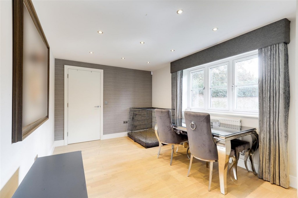 Rectory Mews, Clifton Village, NG11