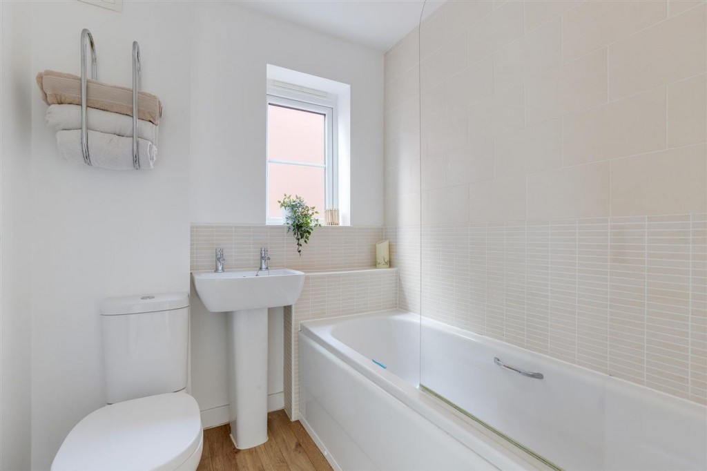 Spitfire Way, Hucknall, NG15