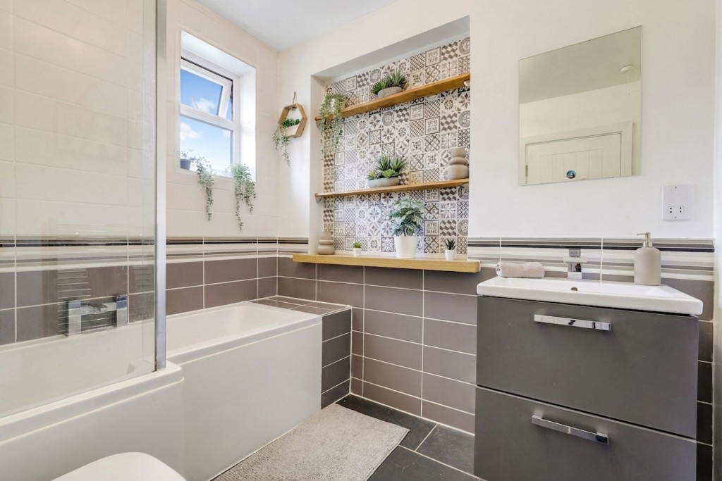 Hilltop View, Besecar Avenue, Gedling, Nottingham, NG4 4DP