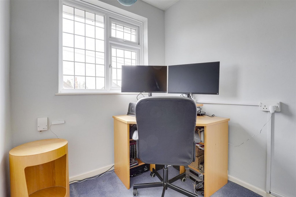 Seven Oaks Crescent, Bramcote, NG9