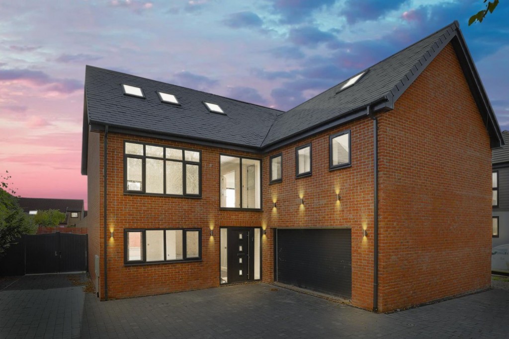 Holly Avenue, Wilford, NG11