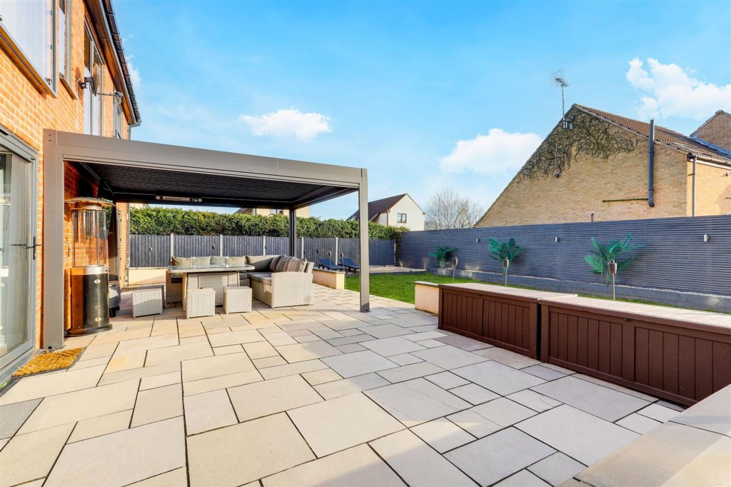 Holly Avenue, Wilford, NG11