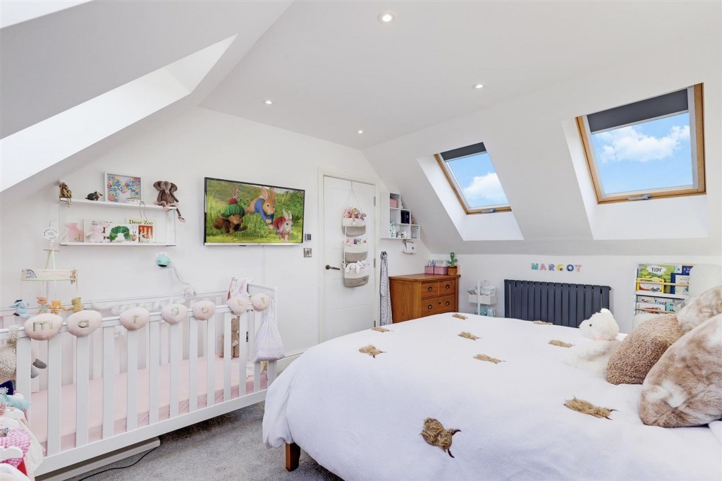 Holly Avenue, Wilford, NG11