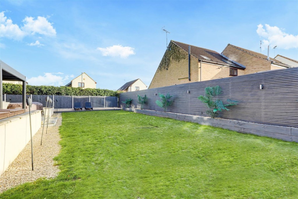 Holly Avenue, Wilford, NG11