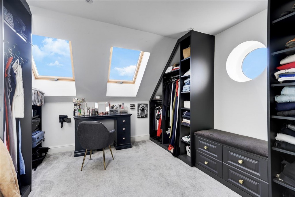 Holly Avenue, Wilford, NG11
