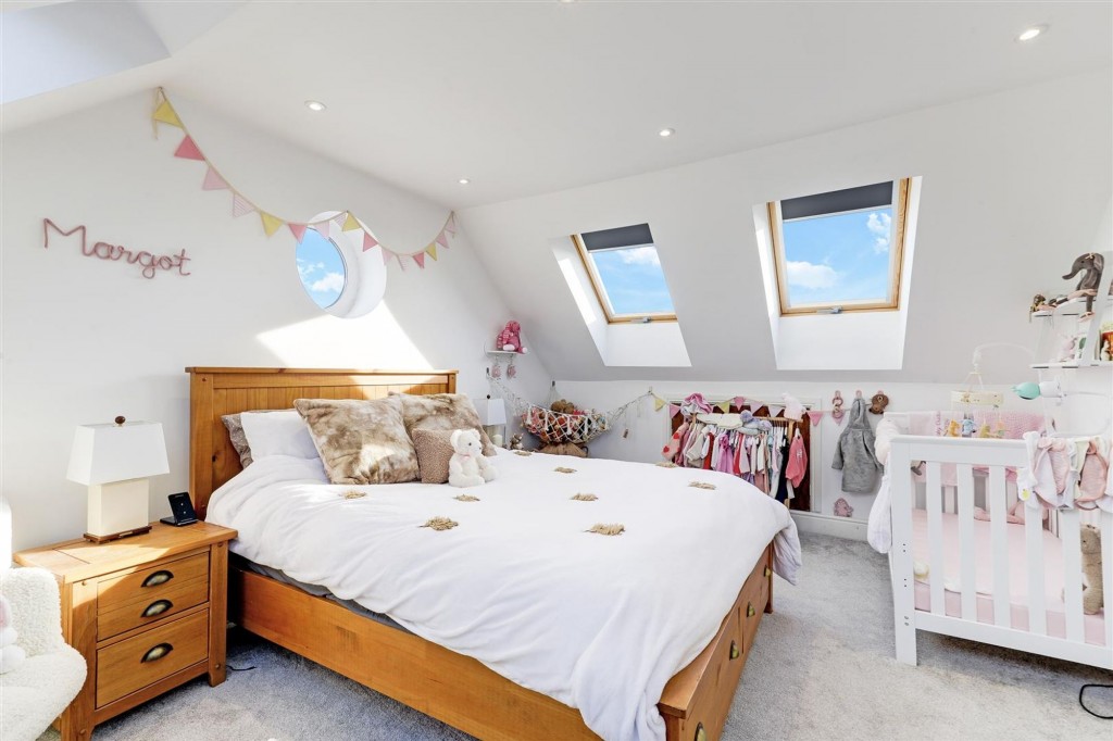 Holly Avenue, Wilford, NG11