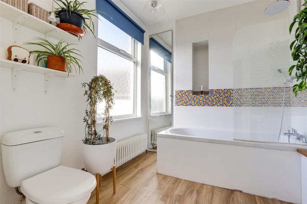 Main Road, Gedling, NG4